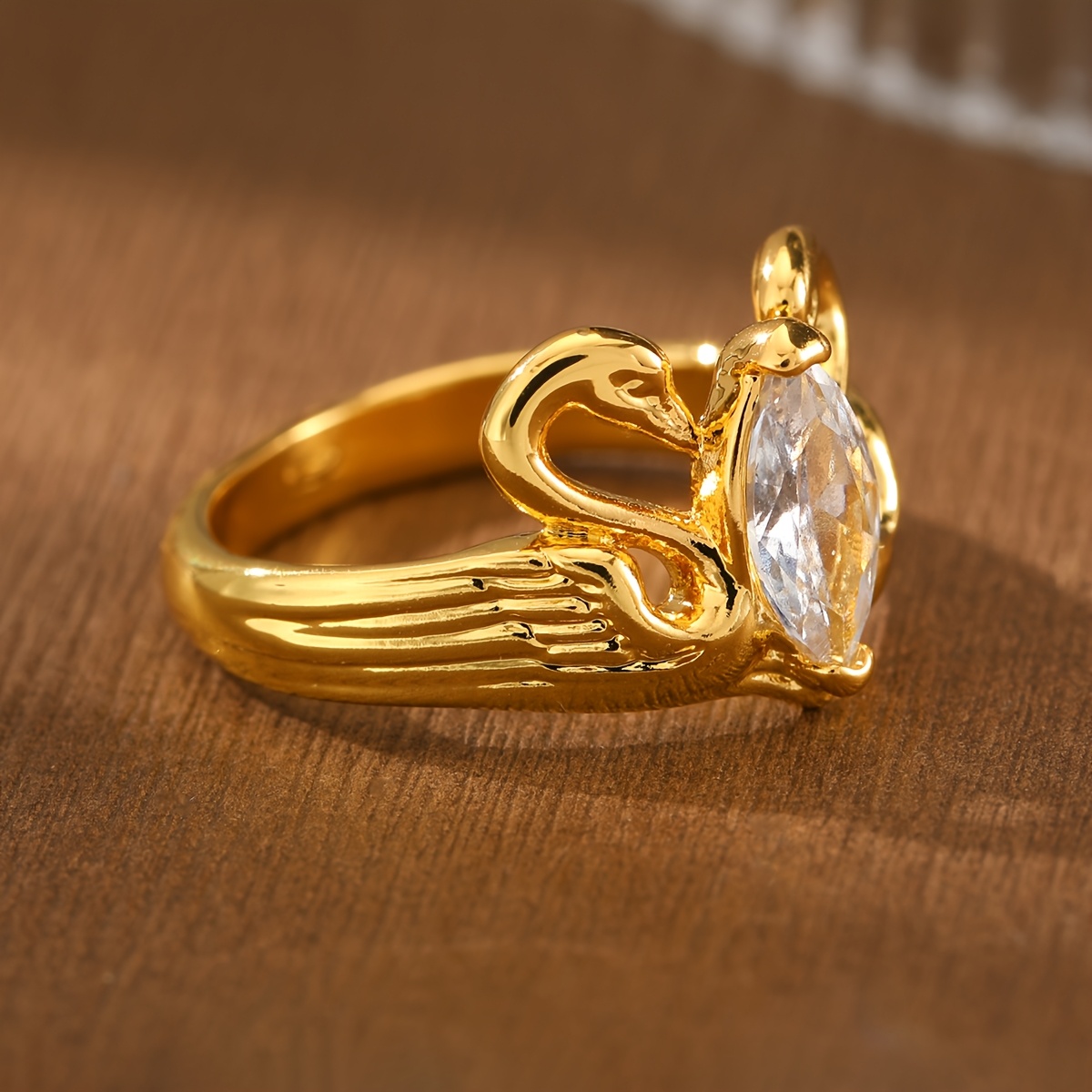 Women's Elegant Swan Ring Embellished with Synthetic Zirconia