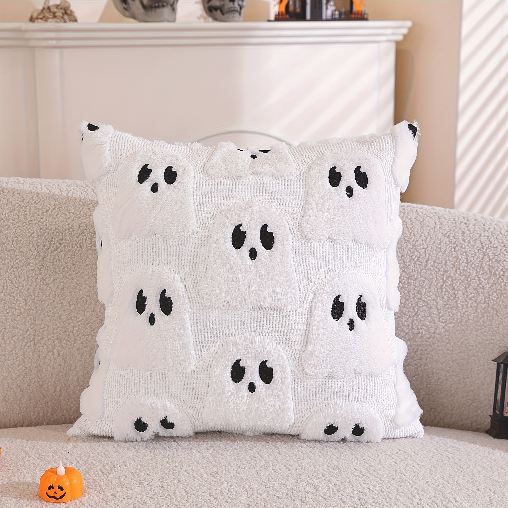 O husă de pernă decorativă 3D Jacquard cu un singur spirit drăguț de Halloween, cu broderie matlasată. Este un cadou festiv și decorațiune de petrecere (doar husa de pernă, fără inserție inclusă).