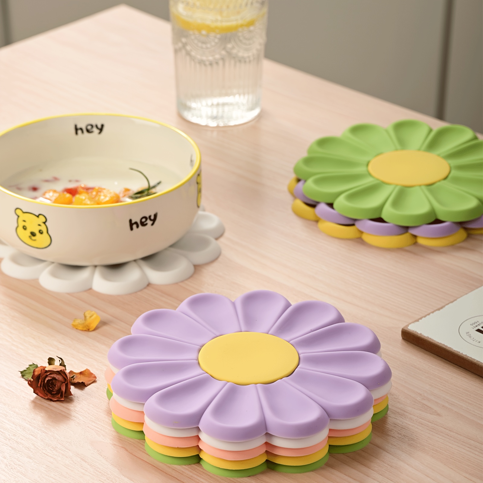 

Daisy Flower Silicone Potholder - Heat-resistant, Non-slip Kitchen Mat For Dining & Cooking - In 3 Sizes (9.5cm/17cm/22cm) And 5 Colors