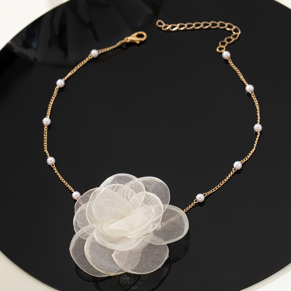 E-shop 1 Zarte, elegante, süße, Kunstperlenkette, Choker-Halskette mit Gazeblumen