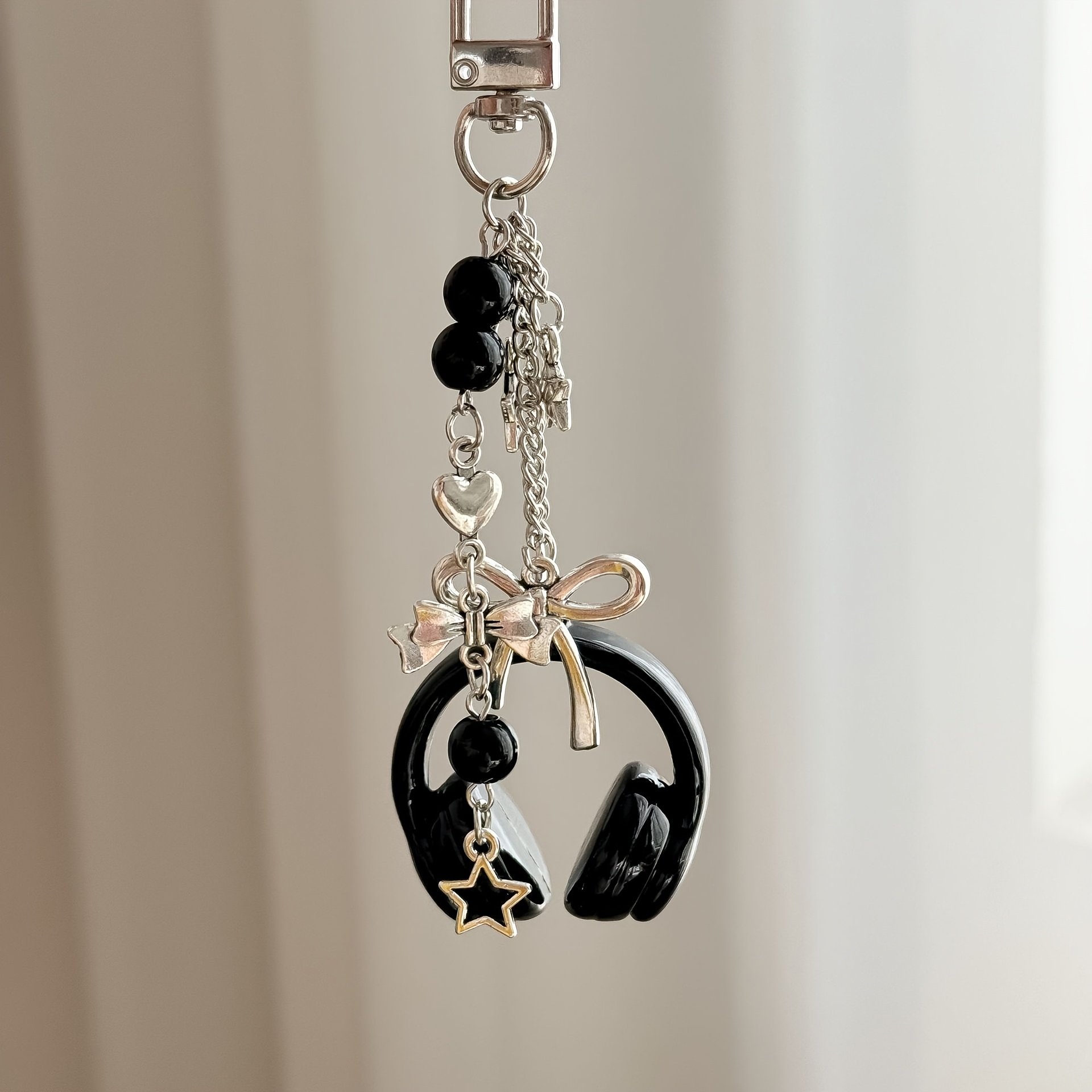 1pc Fashionable Music Earphone Bag, Keychain, Mobile Phone Chain, Men's And Women's Backpack Pendant, Birthday And Valentine's Day Gift