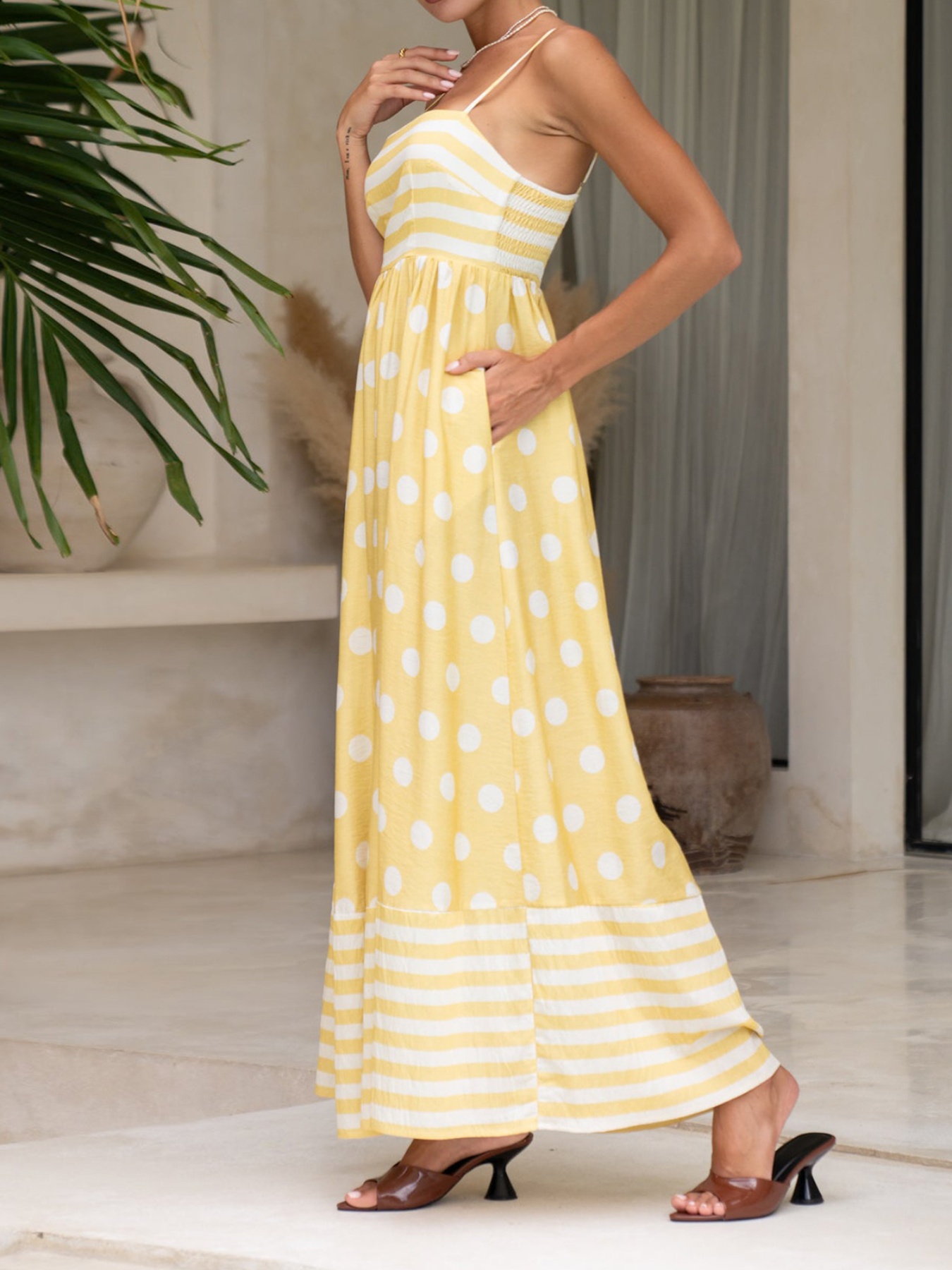 fitted lace wedding dress Perfectly Framed Yellow Jersey Knit Contrast Trim Sleeveless Maxi Dress main image 1