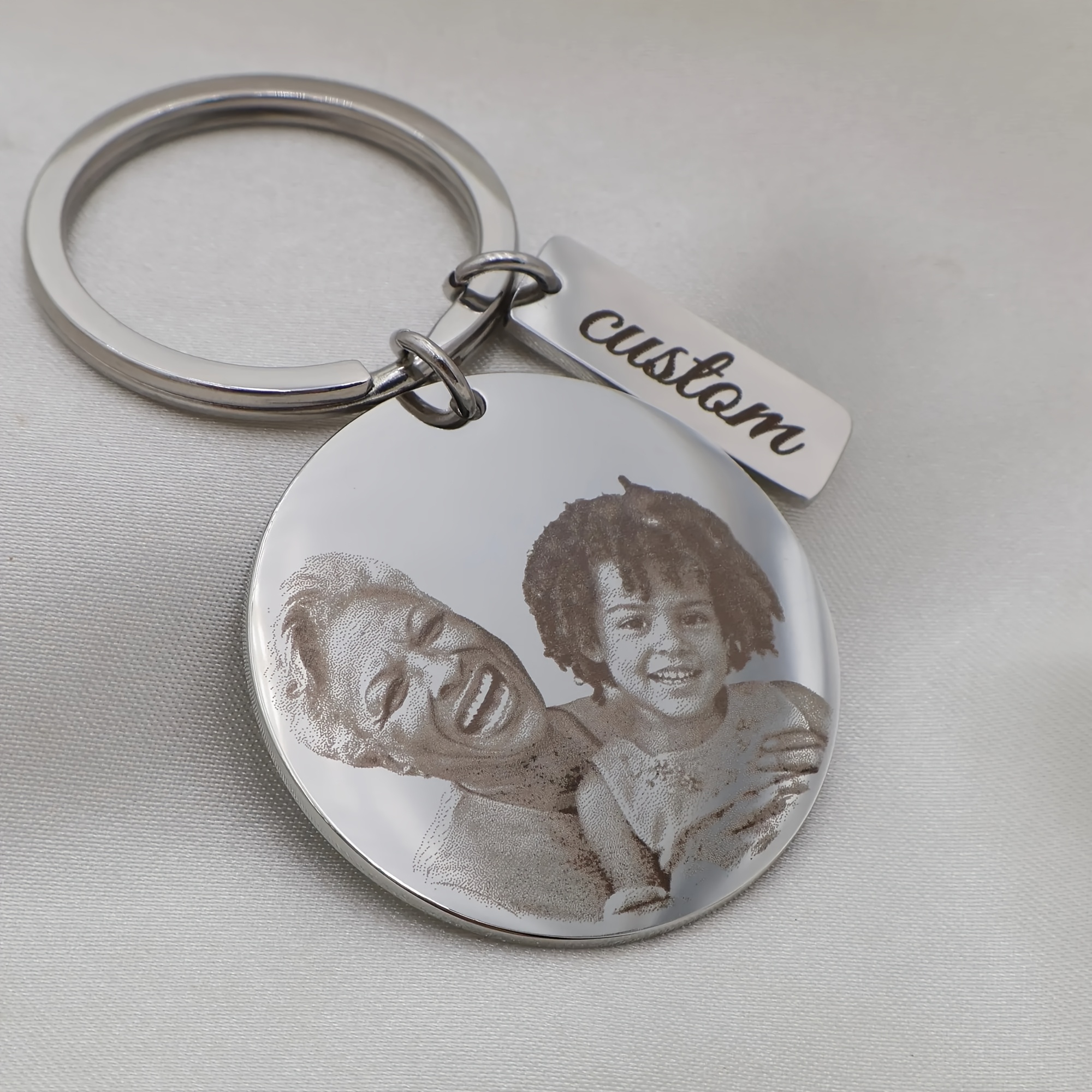 E-shop Personalisierter Schlüsselanhänger mit individuellem Foto, Gravur individuellen Skizzenporträts, Gedenkgeschenk aus Edelstahl, einzigartiges