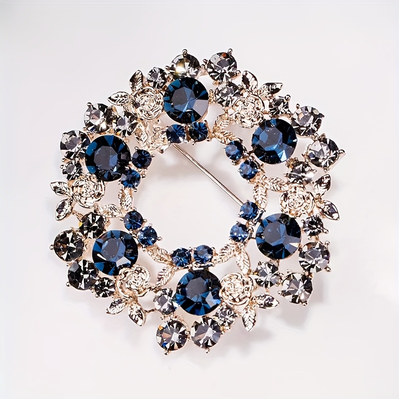 E-shop Elegante Blumenkranz Strass Brosche, modische luxuriöse Damen Schmuck, Set mit funkelnden Strasssteinen und Blumen Details, geeignet für