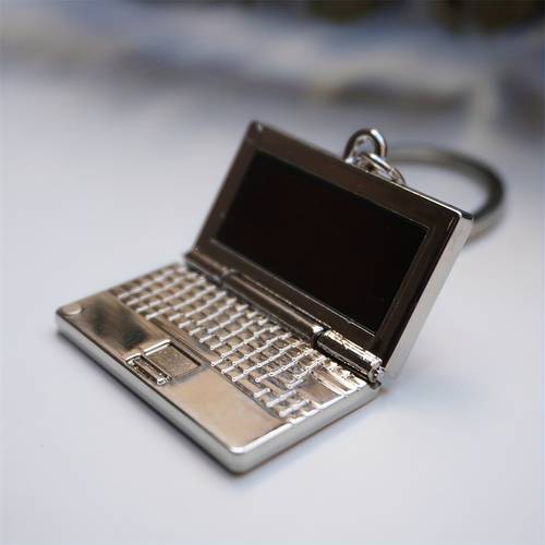 1 buc. breloc model laptop deschis, pandantiv, suvenir companie, breloc metalic