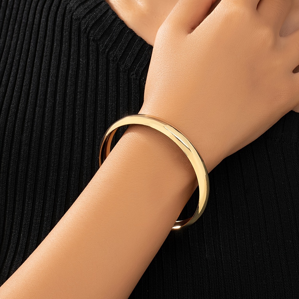 

Classic French-style Chic Bangle - Plated Iron Bracelet, Elegant Simple Design For Daily And Banquet Wear