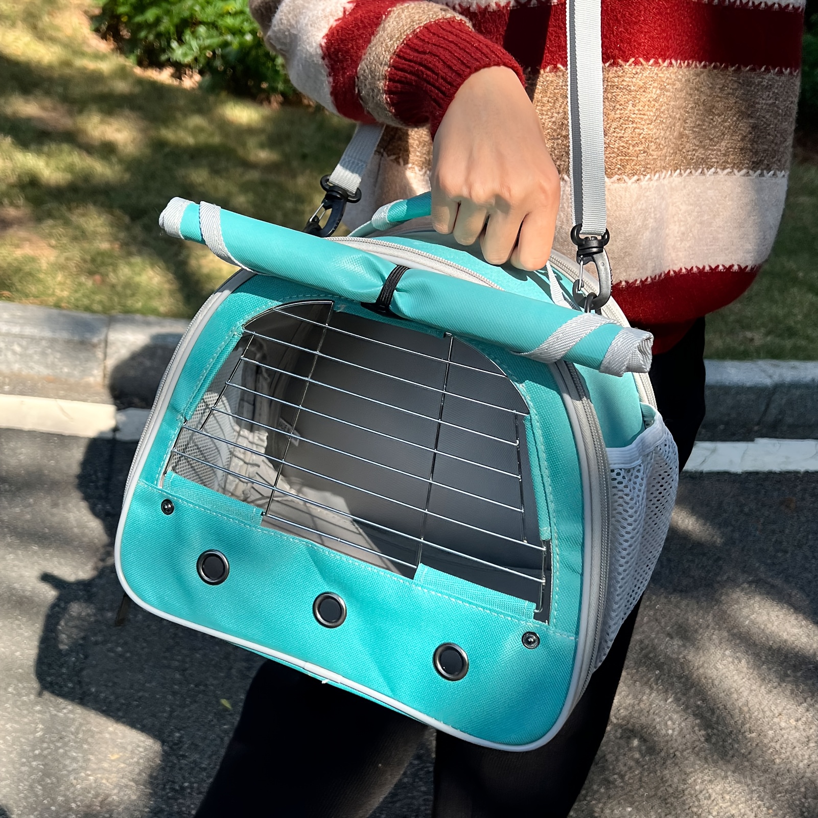 Portable Travel Bag for Small Animals with Metal Window
