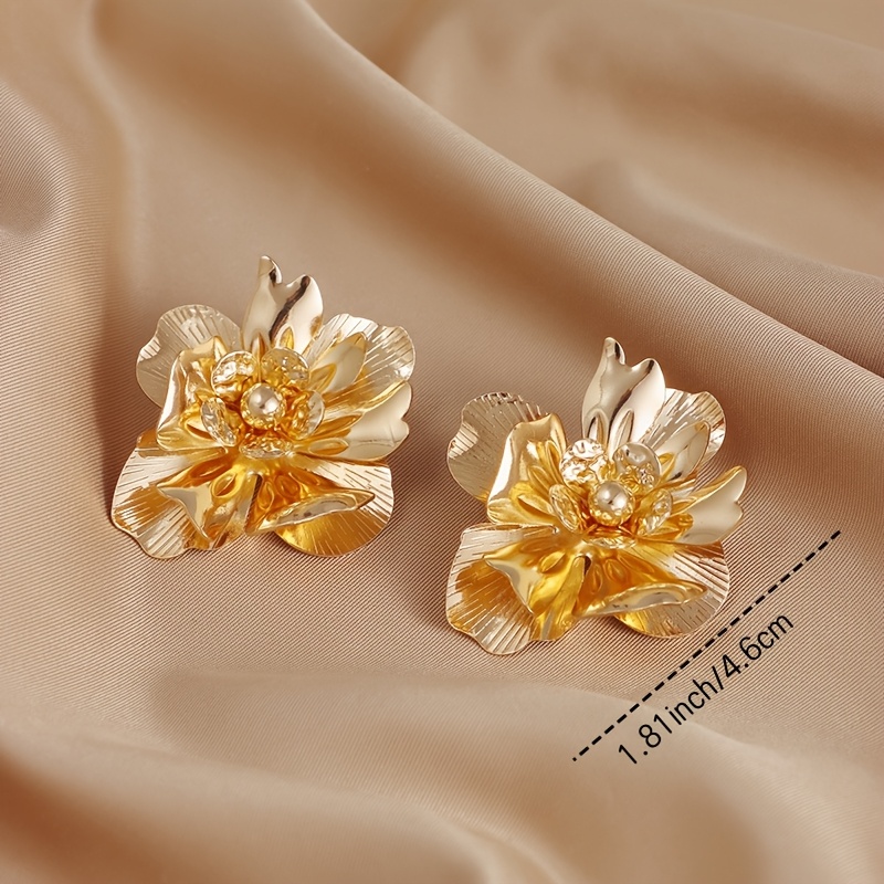 Fashionable Retro Floral Hoop Earrings