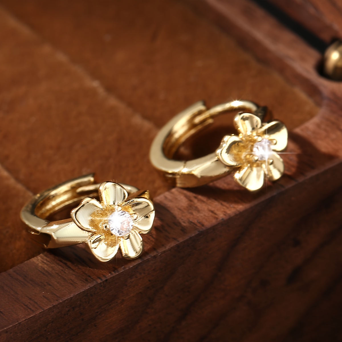 1 Pair Of Elegant And Stylish Copper-copper Inlaid Synthetic Synthetic Zirconia Small Flower Stud Earrings, Versatile Vintage Women's Earrings, Dating Gift