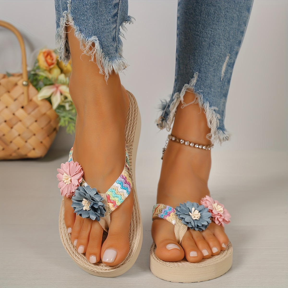 Image of 2025 New Style Flip-flops With Anti-slip Design For Outdoor Summer, Soft-soled Bathroom Sandals For Couples, Casual Thick-soled Slippers