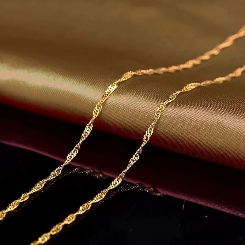 Women's Vintage Twist Herringbone Chain Necklace — Elegant Accessory
