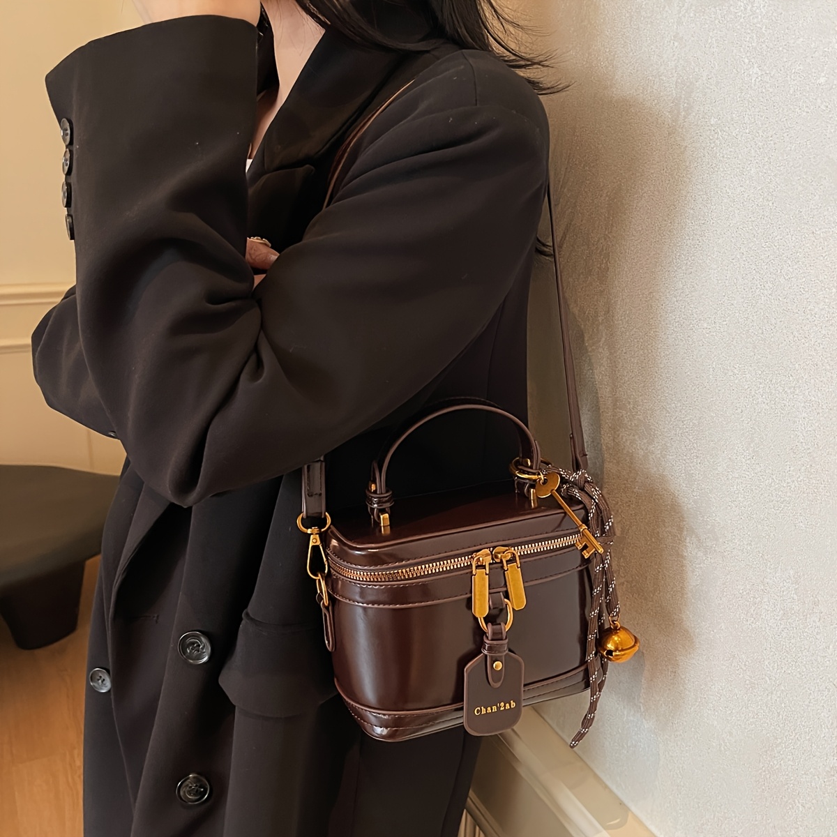 Elegant Retro Women's Crossbody Bag with Bell Pendant – Stylish Brown Handbag with Adjustable Strap, Zipper Closure, and Golden-Tone Hardware for Work, Date, Shop, and Party