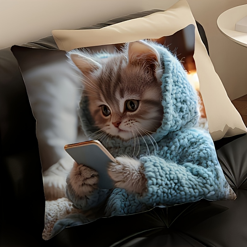 E-shop 1 Stück niedlicher grauer Tabby-Katzen-Kissenbezug in der Größe 18x18 Zoll (45x45 cm), mit einer flauschigen Katze in einem blauen Pullover und