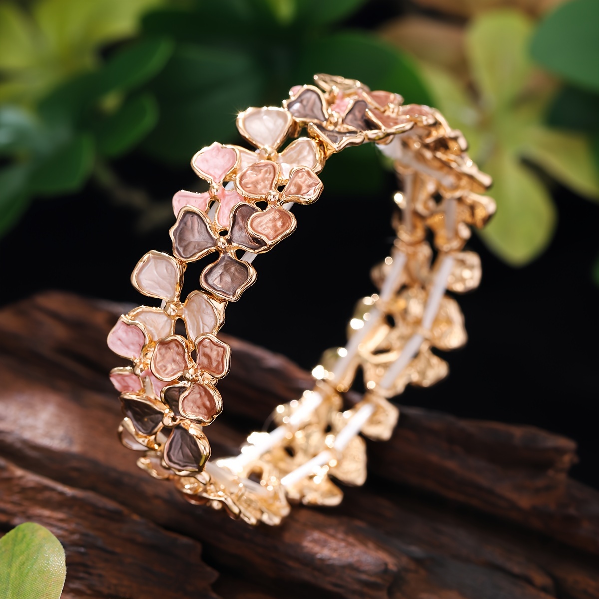 

Vintage Zinc Alloy Floral Bracelet: Perfect For Everyday Wear And Holidays