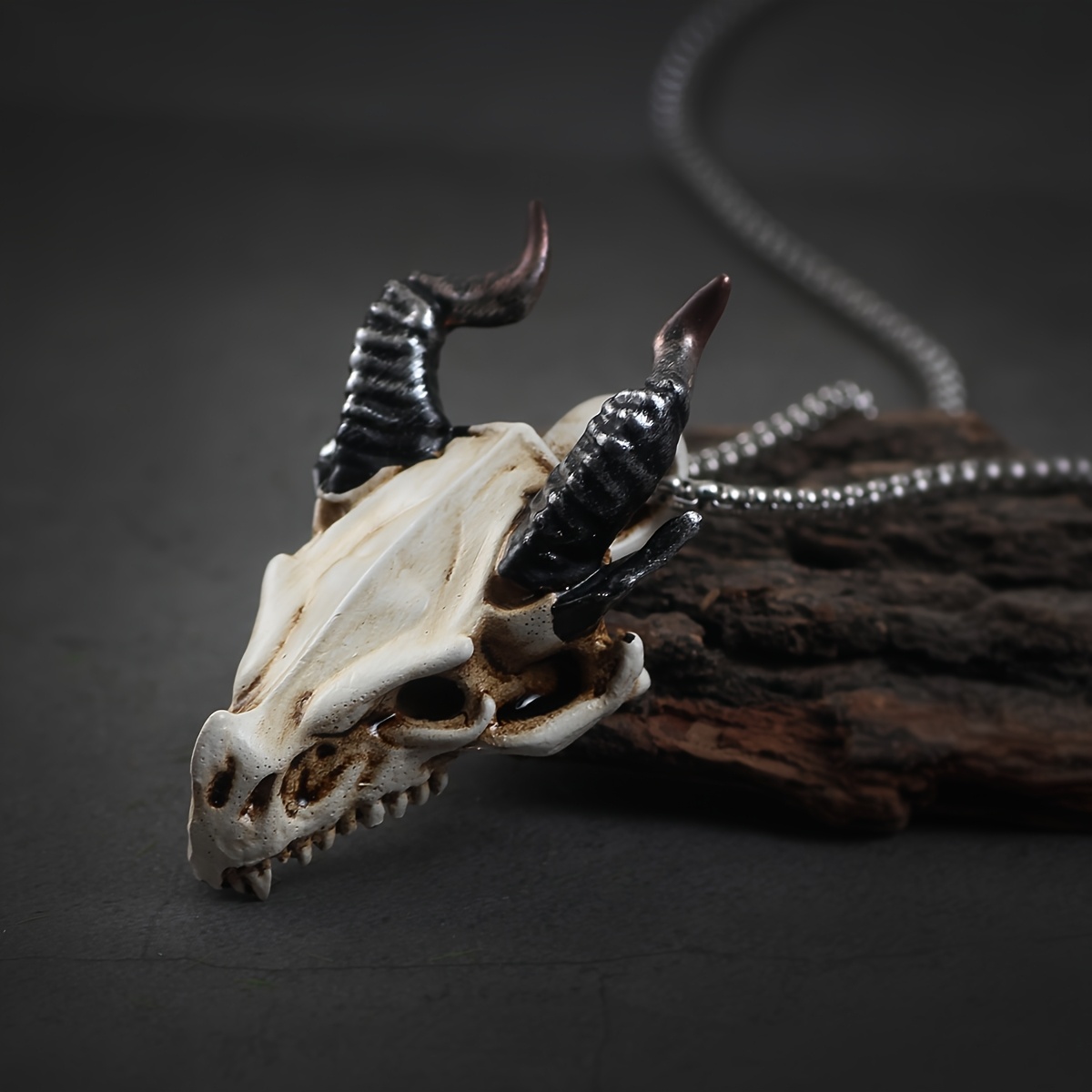 TEMU 1pc Vintage-style White Bone Gradient Black Curved Horn Dragon Bone Pendant Necklace, Pendant Clavicle Chain, Viking Gothic Neck Ornament,