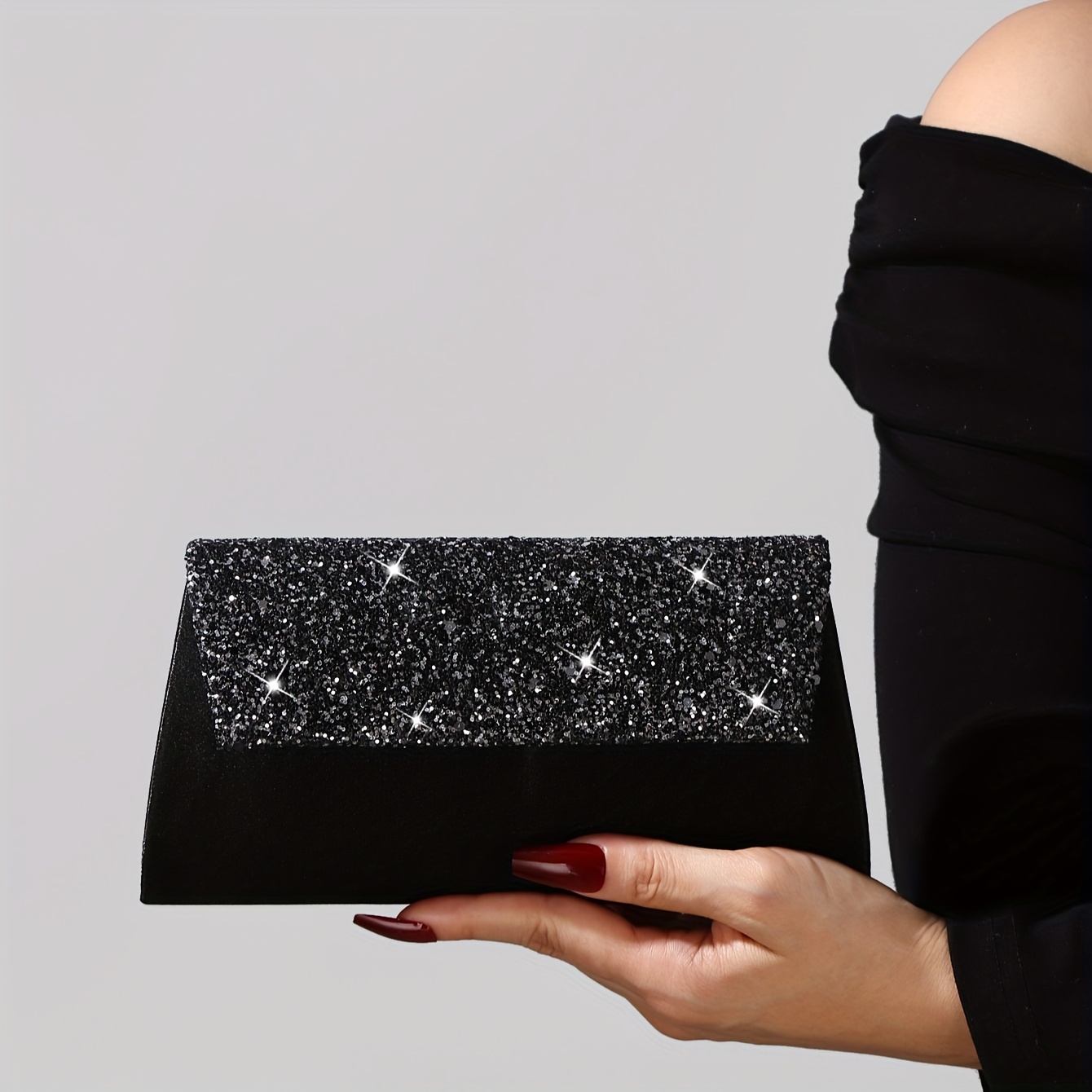 E-shop Eine anspruchsvolle Abendtasche für Damen, die Eleganz und kombiniert und ist, um Sie bei jedem Anlass zu glänzen. Sie verfügt über eine