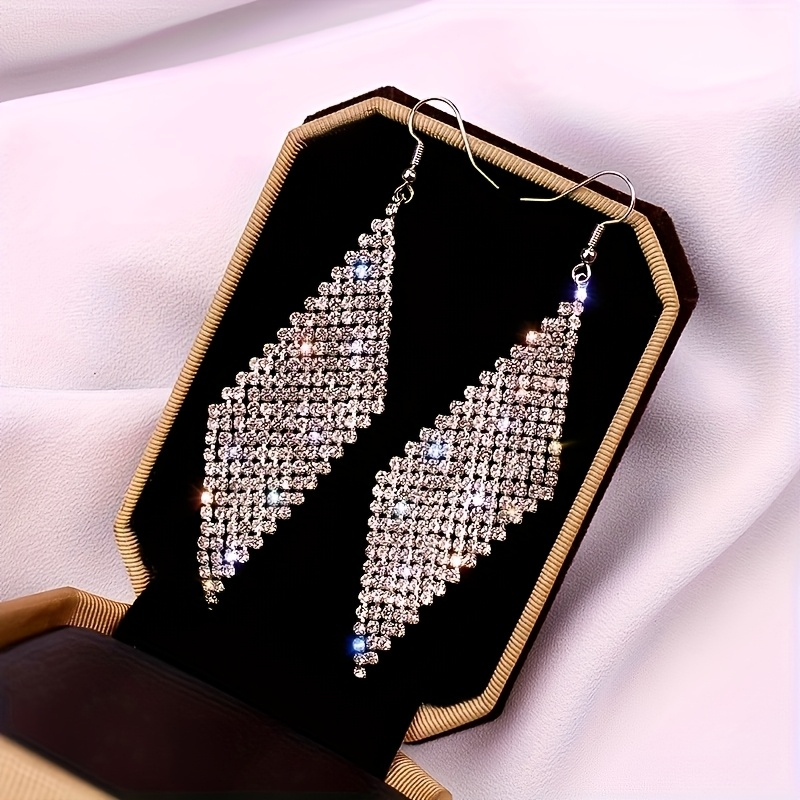 Exquisite Drop Earrings: A Stunning And Elegant Statement Piece