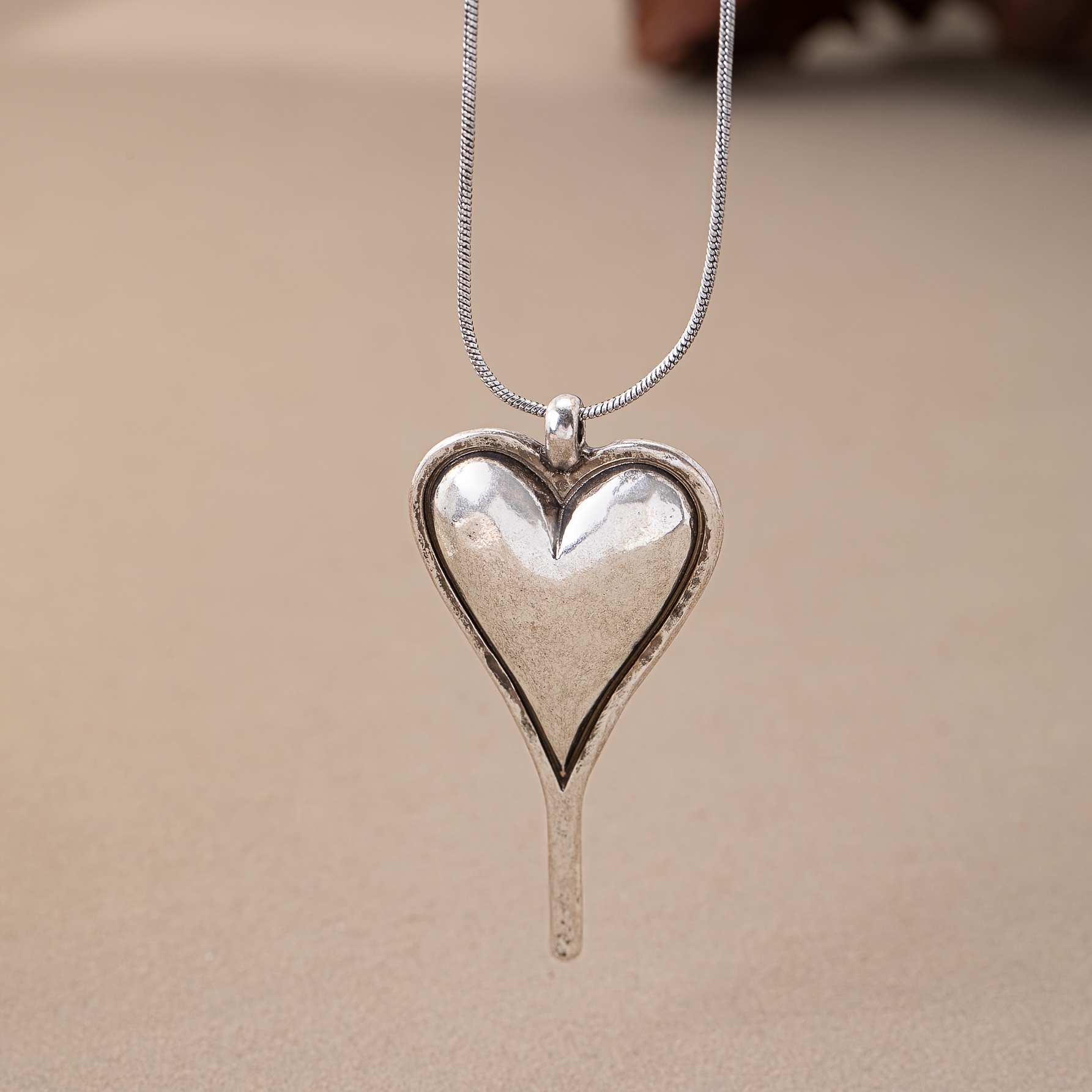 Image of A Easy And Classic Bohemian-style Heart-shaped Pendant Necklace For Women, Perfect For Dates, Gifts, Everyday Wear, Vacations, And Mother's Day