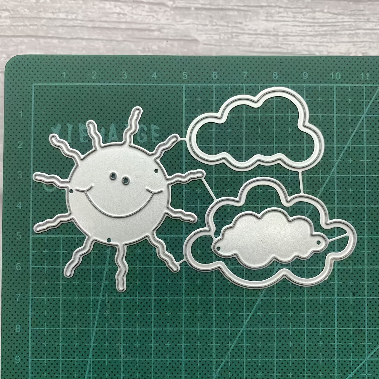 TEMU Matrice de découpe en métal " de dessin animé, soleil et nuage combinés", motif enfantin et lumineux, météorologique, sculpture , album photo,