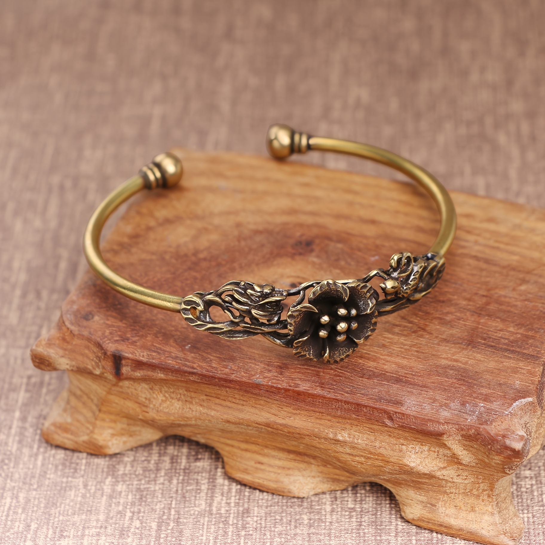 

Timeless Vintage 3d Flower Bracelet - Handcrafted Brass Artistry - Adjustable Unisex Couples Design - Pure Copper Charm - Perfect Retro Gift For Him And Her