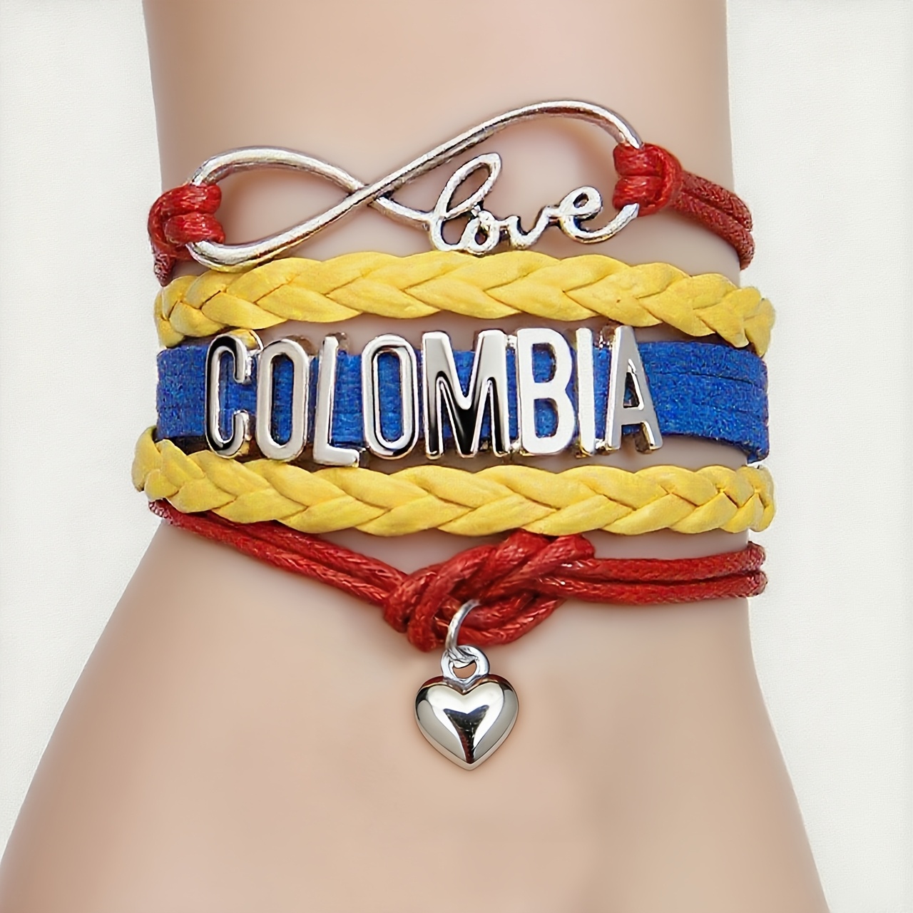 TEMU 1pc Bracelet Tissé Colombie avec Pendentif Cœur, Colombla, Alliage Logo et Cœur, Circonférence de Poignet Réglable, Unisexe