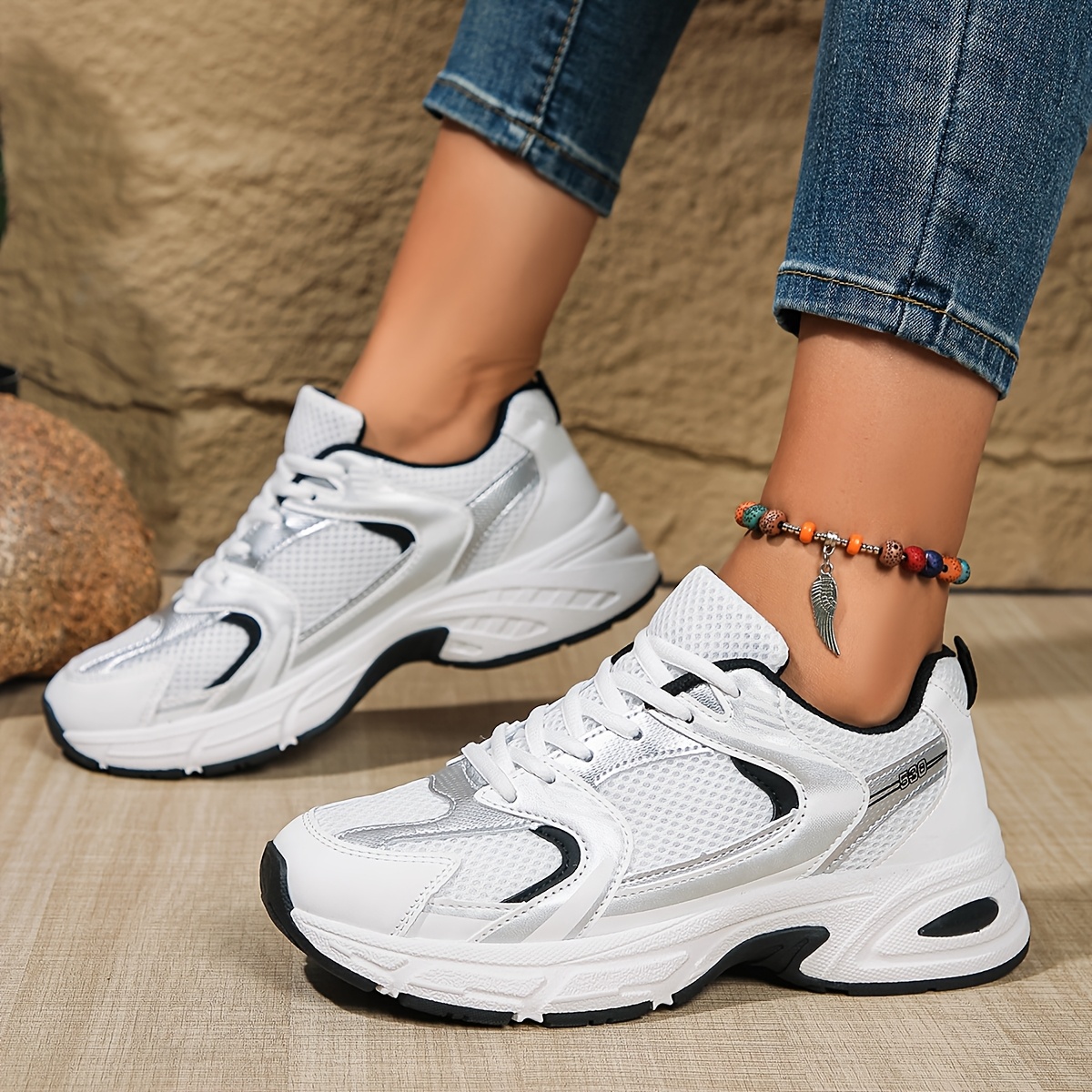 

Sneakers de mode pour femmes, baskets basses en mesh respirant à lacets, bout rond, semelle en caoutchouc, avec semelle intérieure en tissu et matériau intérieur pour chaussures de sport toutes