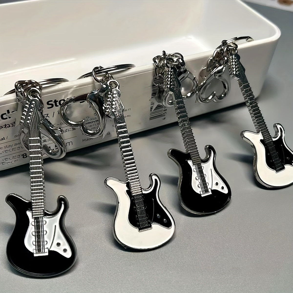 

2pcs Couple Guitar Shape Keychain Pendant, Metal Guitar Backpack Decoration Pendant