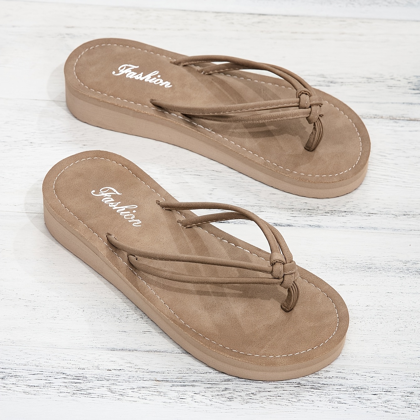 E-shop Modische Damensandalen, neue Damensandalen mit geflochtenem Riemen, schlichte stilvolle Damen-Zehentrenner im Keilabsatz-Stil für den