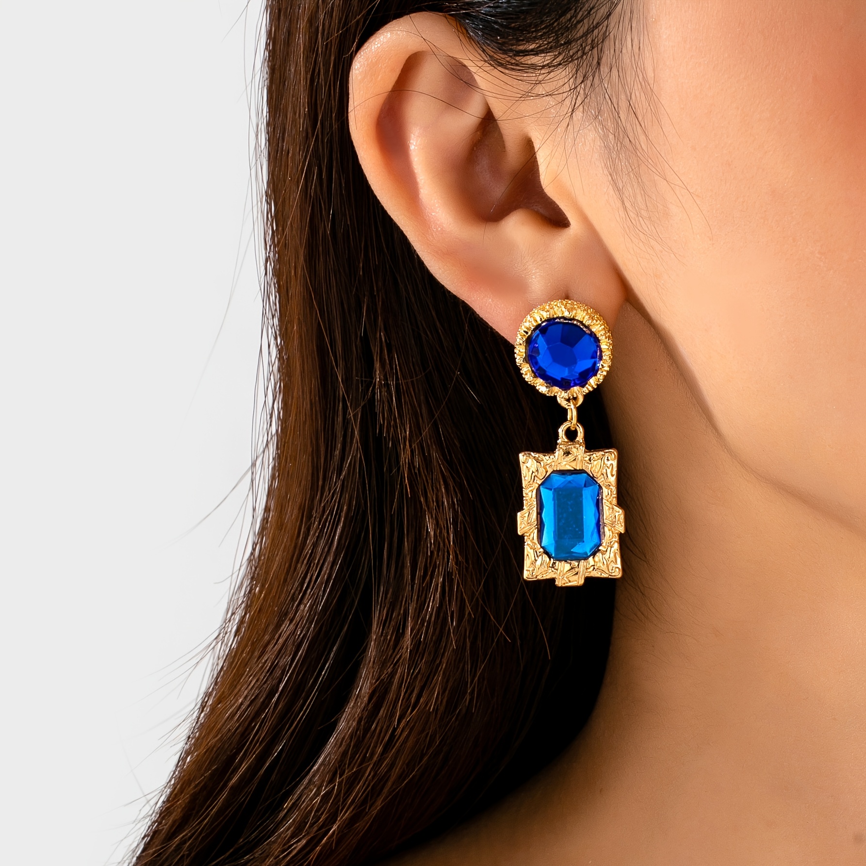 Women's Retro Relief Dangle Earrings, Square Round