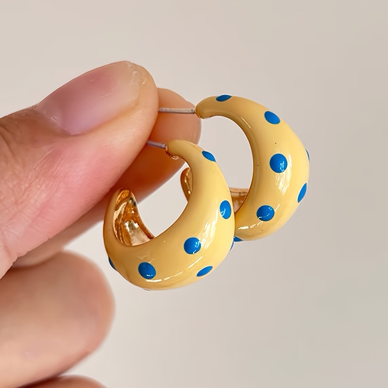 Women's C-Shaped Polka Dot Hoop Earrings, Fun Style