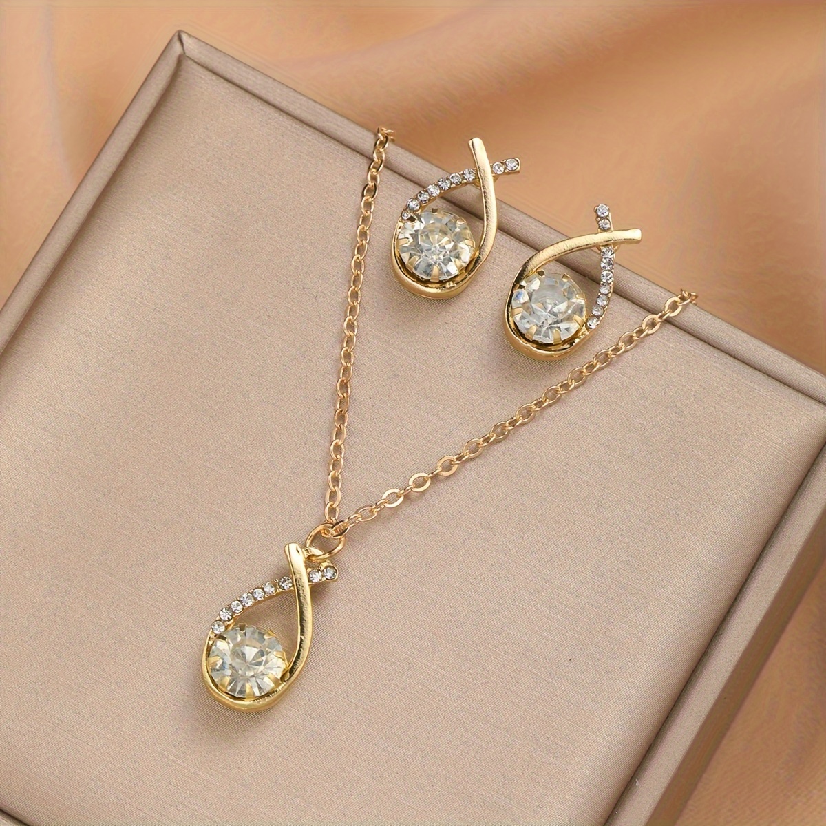 

Elegant 3pcs Rhinestone Pendant Necklace Set For Women - Dates, Vacations & Casual Attire, -shaped, Gift