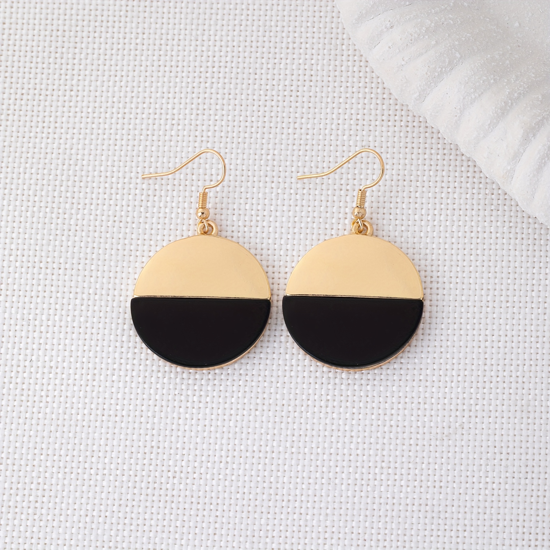 Stylish Minimalist Round Two-Tone Design Earrings