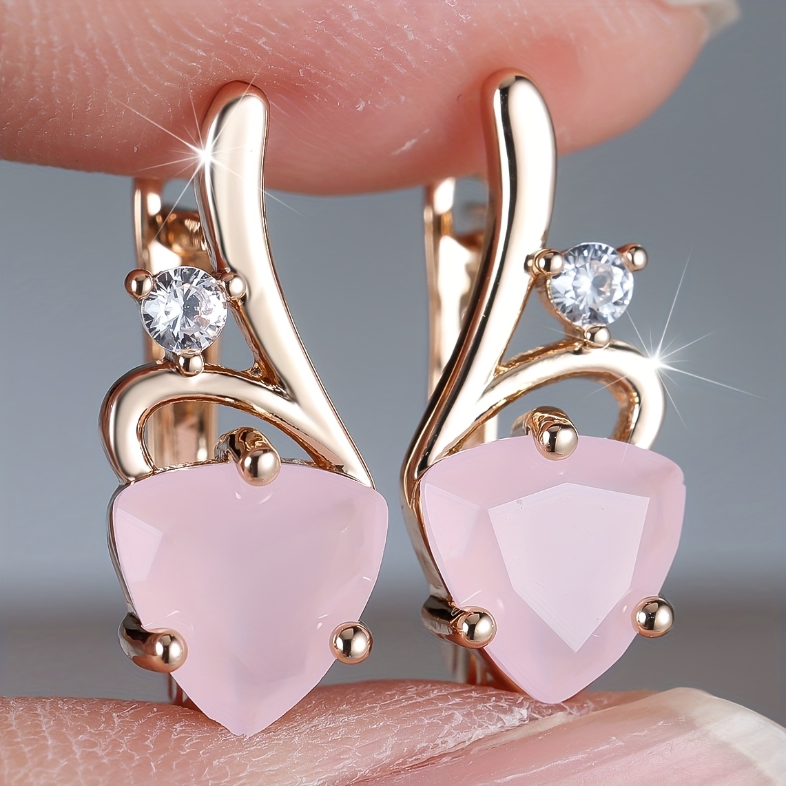 E-shop Ein elegantes und luxuriöses Damenohrring-Set, verziert mit rosa synthetischen Zirkonia-Steven, für Partys, Hochzeiten und den
