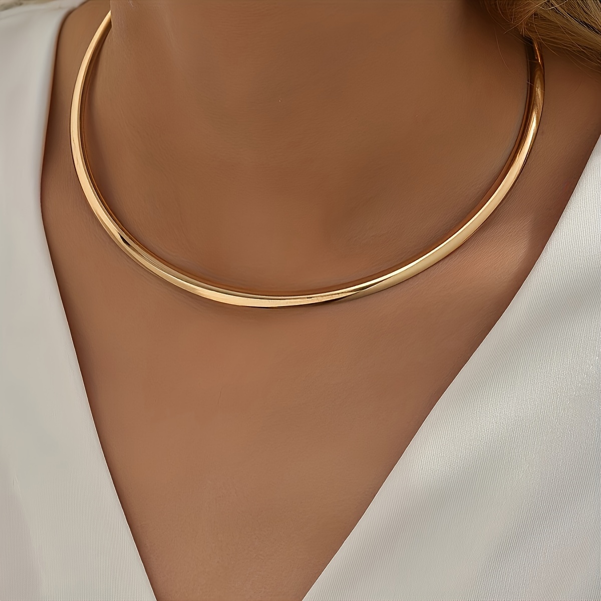 Image of A Women's Fashionable Choker, A Stylish And Simple Choker For Daily Wear And Party Outfits