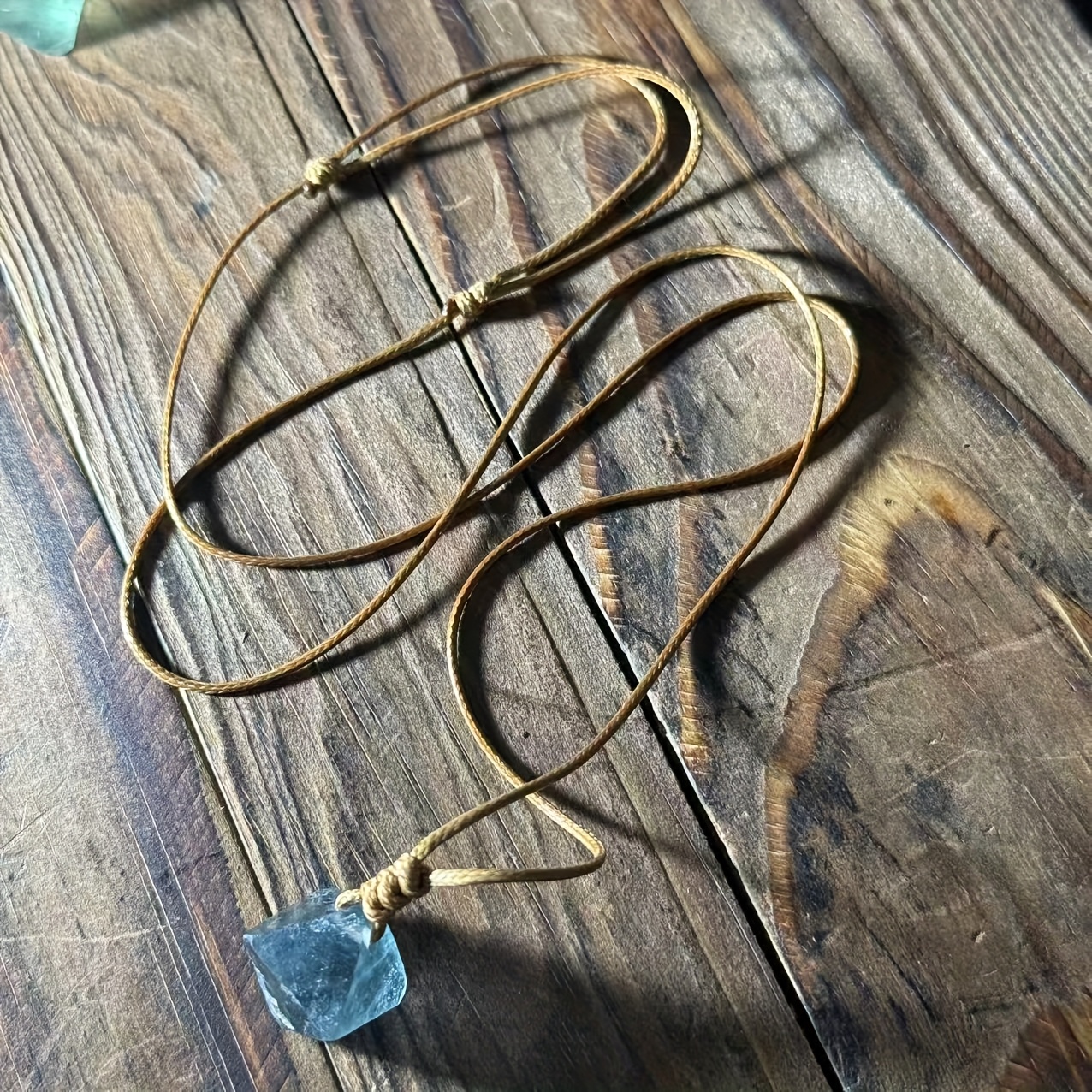 E-shop Retro Natürlicher Facettierter Blaue Fluorit Anhänger Halskette, Natürlicher Kristall Pendel Schmuck Anhänger, Verstellbares Gewebtes Seil,