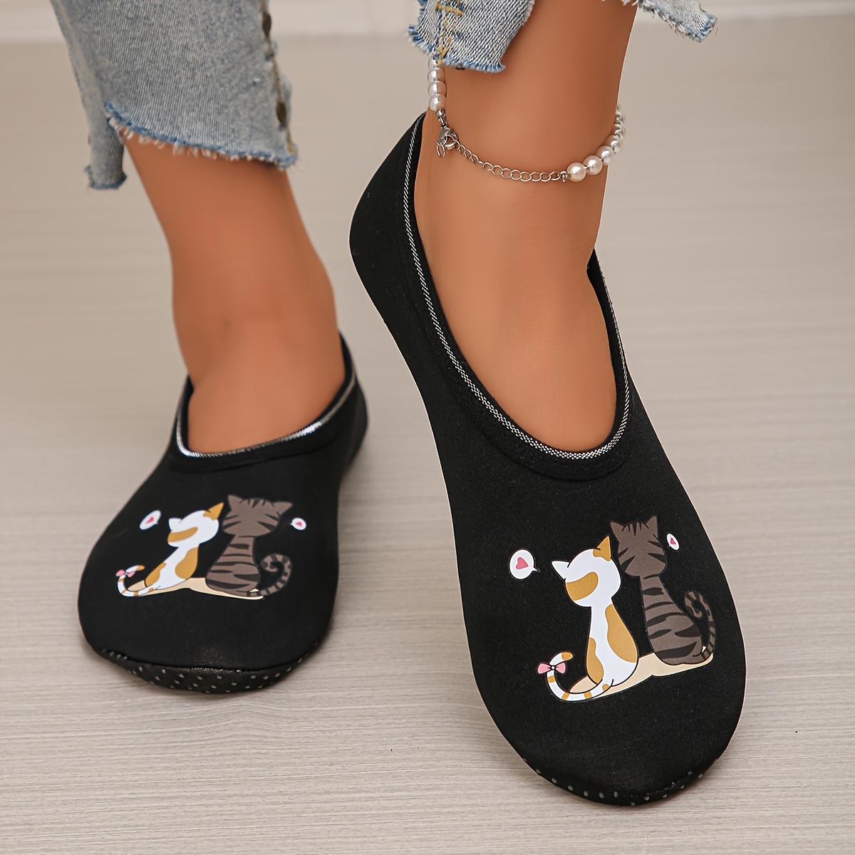 Image of Women's Cozy Warm Indoor Slippers Suitable For, Sofa & Exercise - Cute Kitten Cat Paw Print, Soft Fabric Upper &, Hand Washable For (chinese Name: Women's Warm Print Slippers), Women Shoes