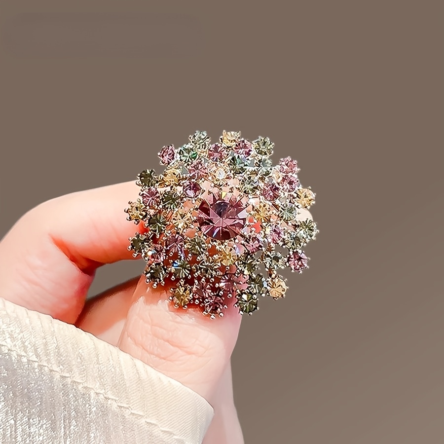 E-shop Neues luxuriöses Broschen-Design mit einem bunten Löwenzahn, , um Mäntel und Anzüge mit einem Hauch von Eleganz zu versehen