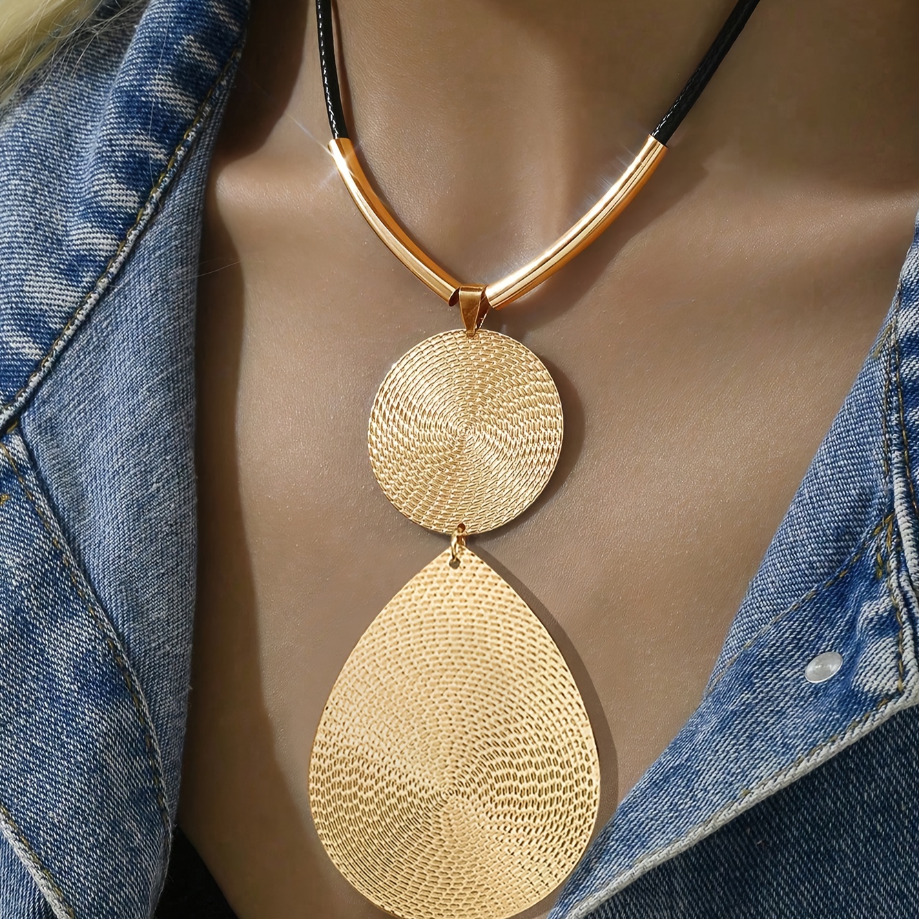 

Trendy And Minimalist Style Pendant Necklace, Exaggerated Round And Waterdrop Metal Spiral Texture Pendant Necklace