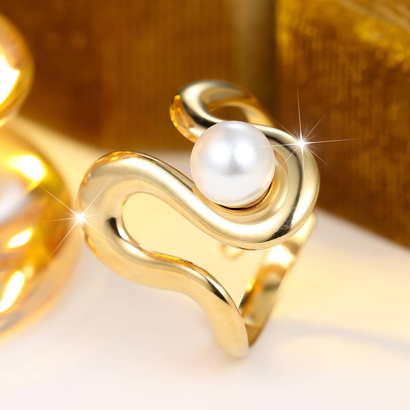 Women's Shiny Wave Imitation Pearl Ladies Ring