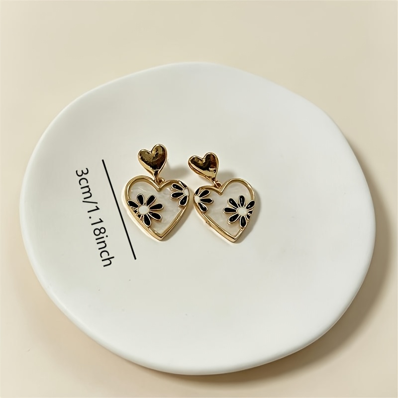 Women's Festive Double-Layer Heart Daisy Dropping Earrings, Golden