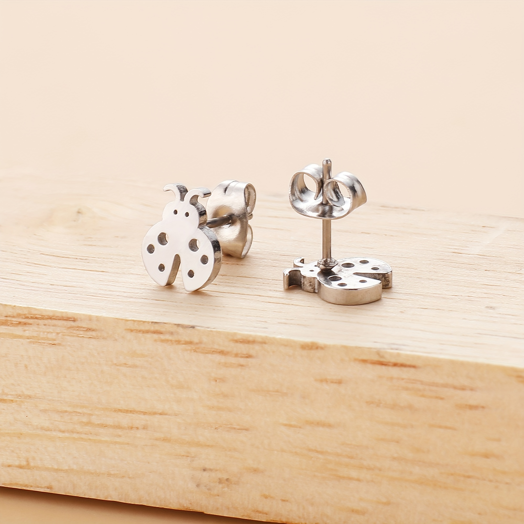 Stainless Steel Ladybug Stud Earrings With, Elegant And Versatile, Suitable For Everyday Wear, All-