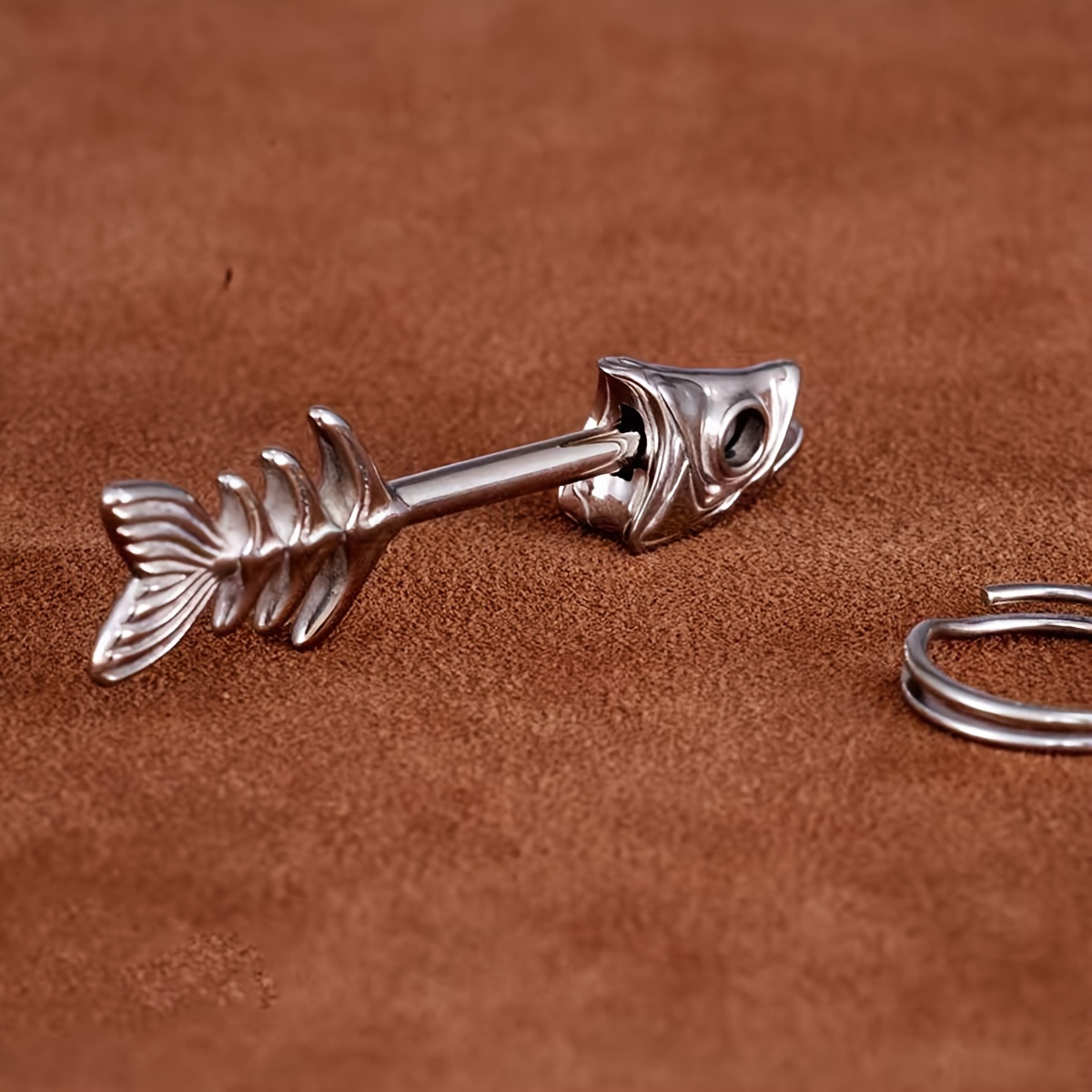 

Alloy Fish Bone Keychain With Detachable Turnbuckle - Vintage Style Fish Ring For Decoration, Anniversary Gift, Single Piece, Animal-themed Ladies Accessory