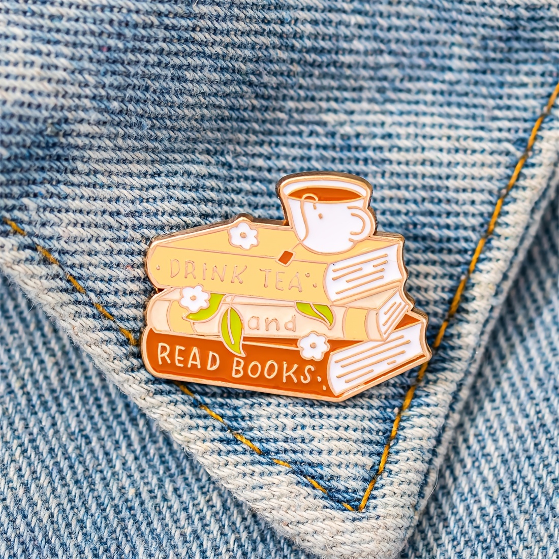 E-shop Trinken Sie Tee Lesen Bücher Emaille-Pin Dekorative Broschen Anstecknadel Schmuck Geschenke Weihnachtsanhänger