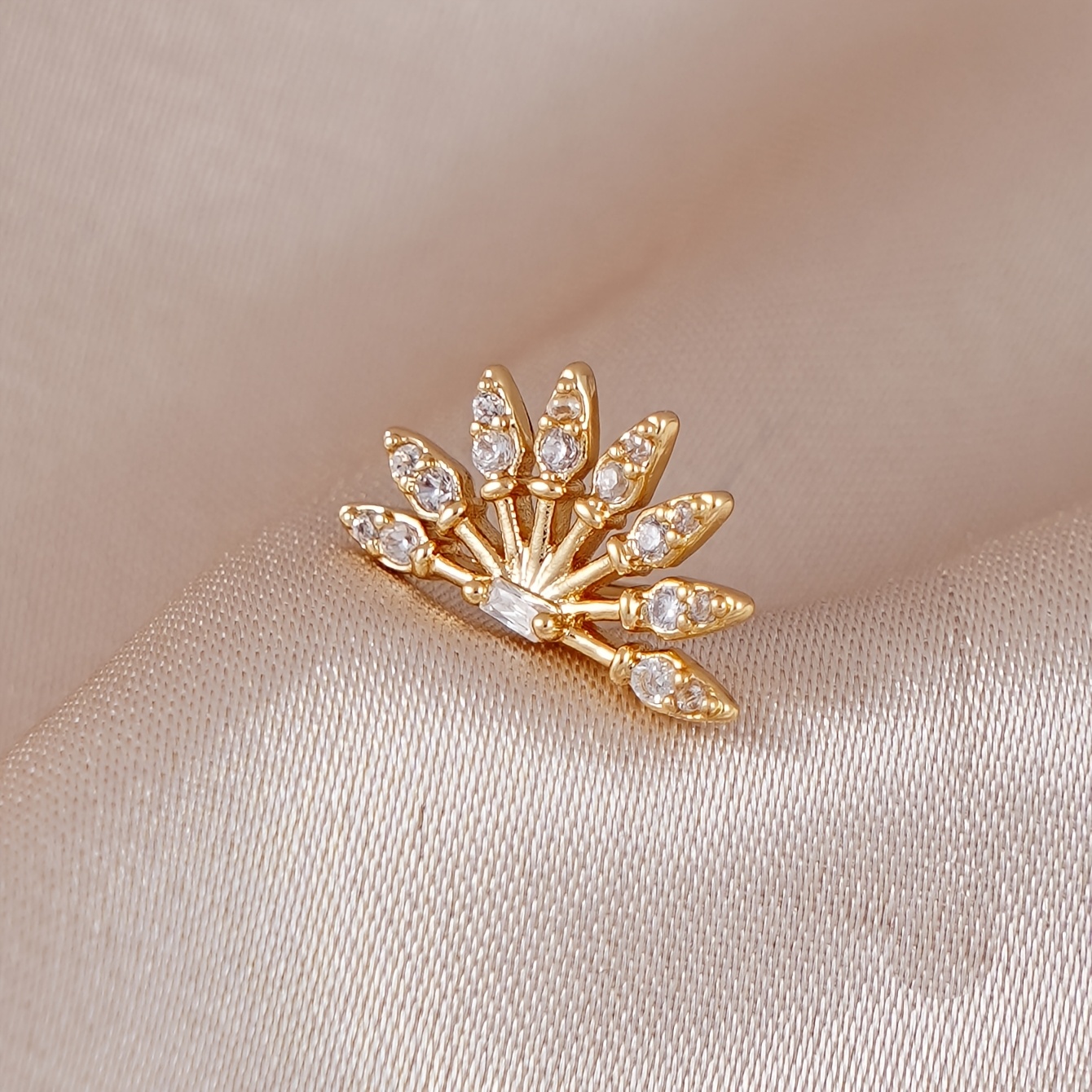 TEMU 1pc Fashionable Synthetic Zirconia Stud Earrings, Exquisite Peacock Fan Earrings, Suitable For Women' Wear, Parties, Music Festivals Jewelry