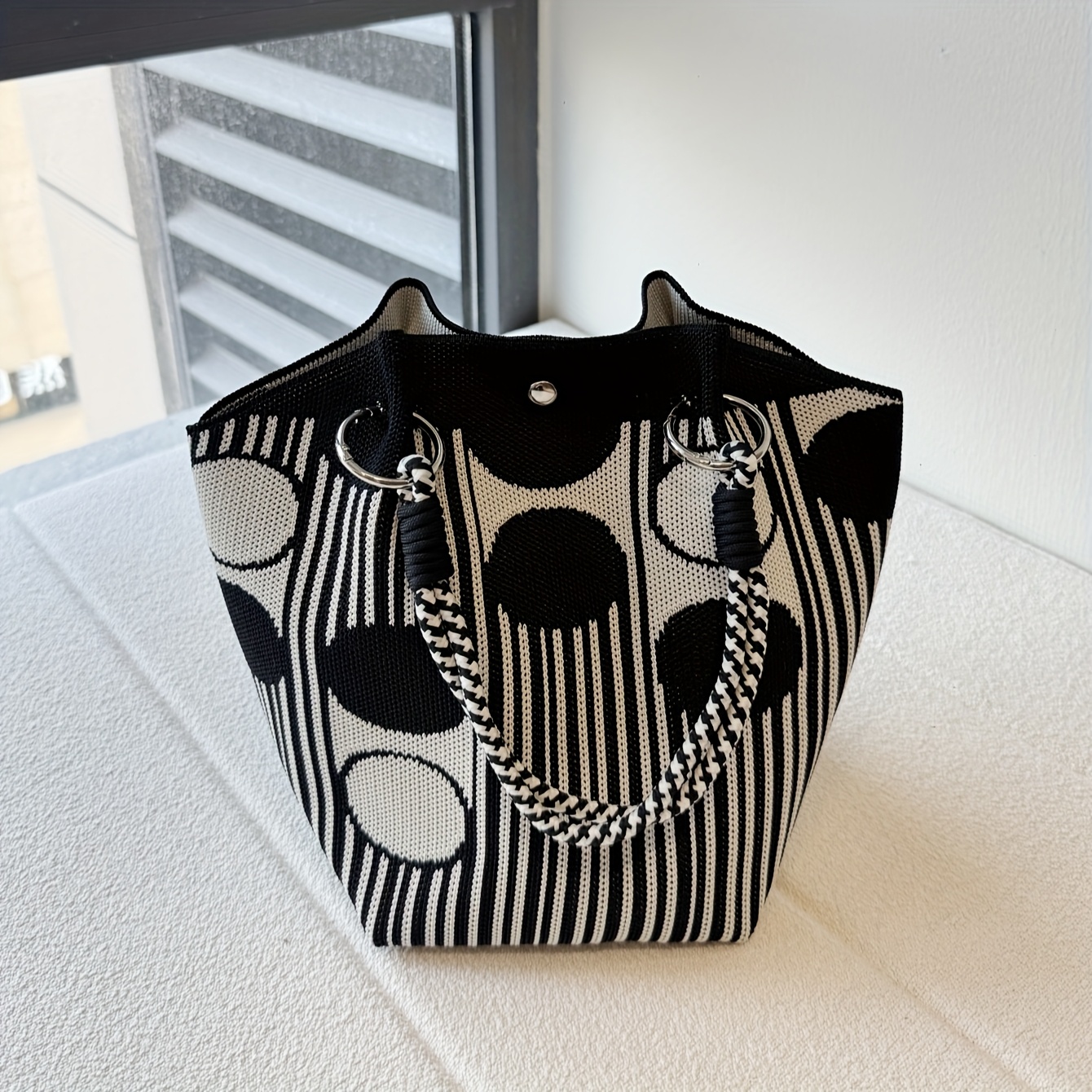E-shop 1 Stück Neue Modische Minimalistische Vertikale Streifen Polka-Dot Farbblock Strick--Stoff Druckknopf-Zugband Handtasche, Große Kapazität