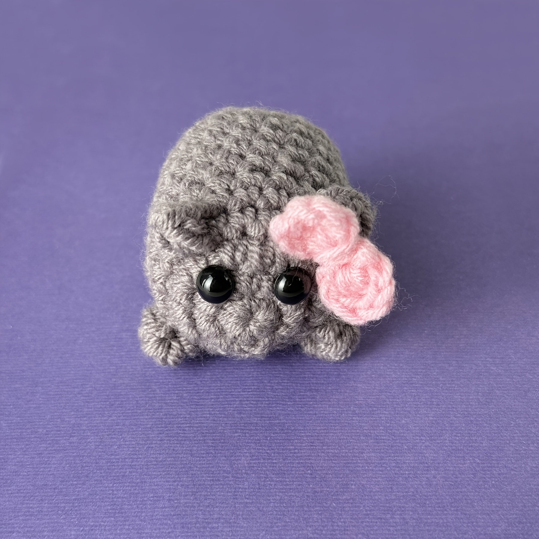 

1pc Porte-clés de hamster en crochet avec nœud rose, matériau en et fil, pièce unique, accessoire pour les sacs à main et les porte-clés pour femmes