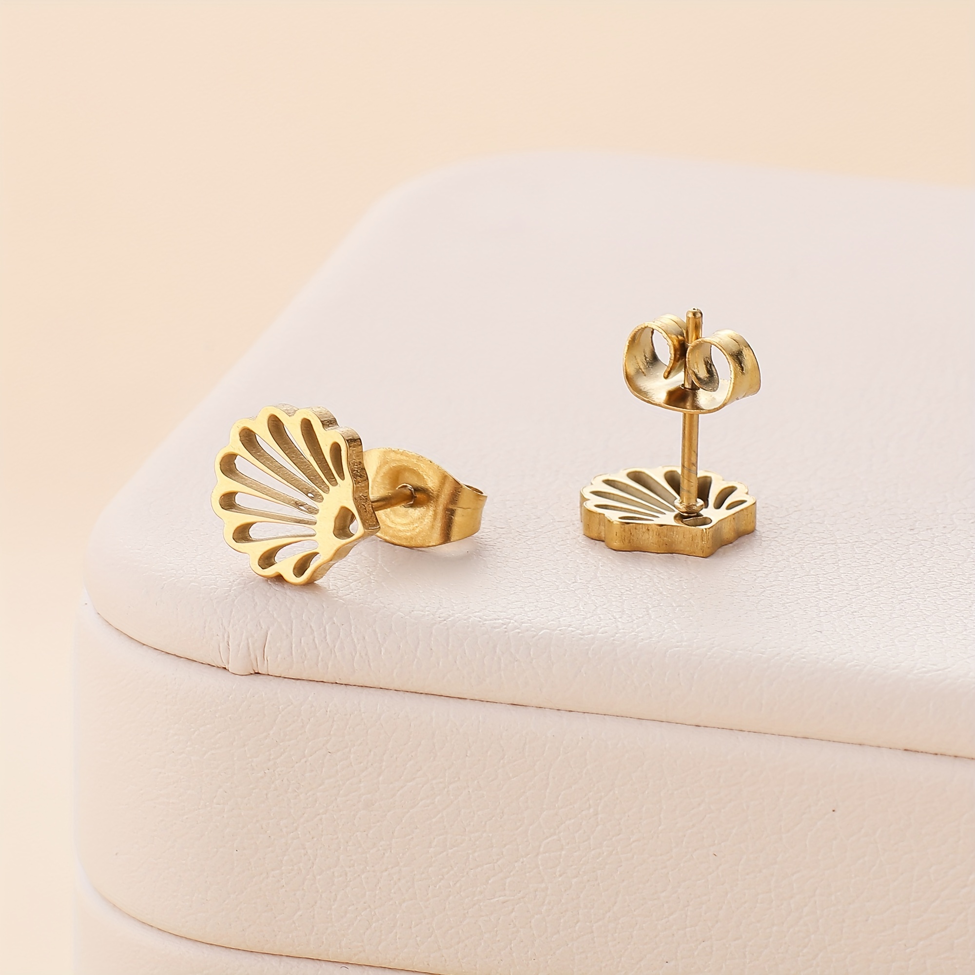 Stainless Steel Scallop Ladies Stud Earrings Ocean Summer Style Ear Decoration