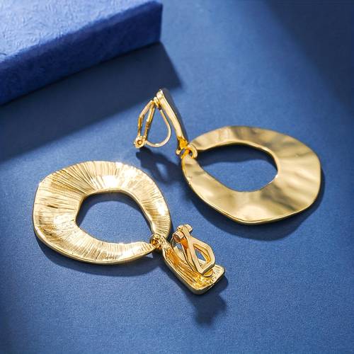 2025 autumn winter new statement minimalist niche design no piercing clip on earrings personality style face earrings