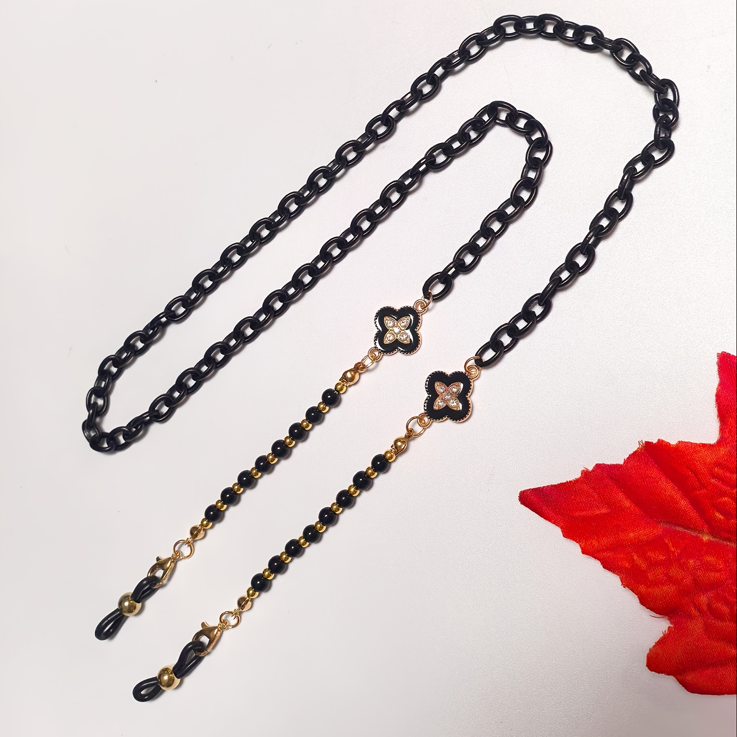 E-shop Leichte Luxus Schwarz Goldene Brillenkette Damen Kleeblatt Accessoire Brillenkette Retro Brillen Schlüsselband