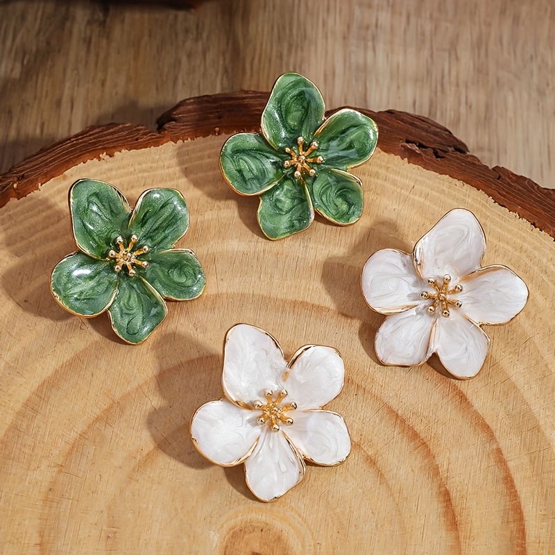 Image of Of Women's Fashionable Retro Minimalist Fresh Flower Stud Earrings, Suitable For Daily Casual Wear And Holiday Gifts
